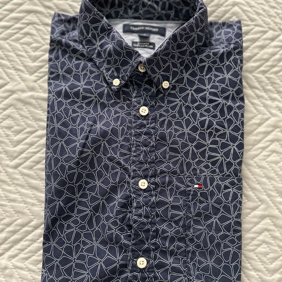 Tommy Hilfiger Men’s 100% Cotton Navy Geometric Shirt | Modern Fit Casual Style - Picture 2 of 10